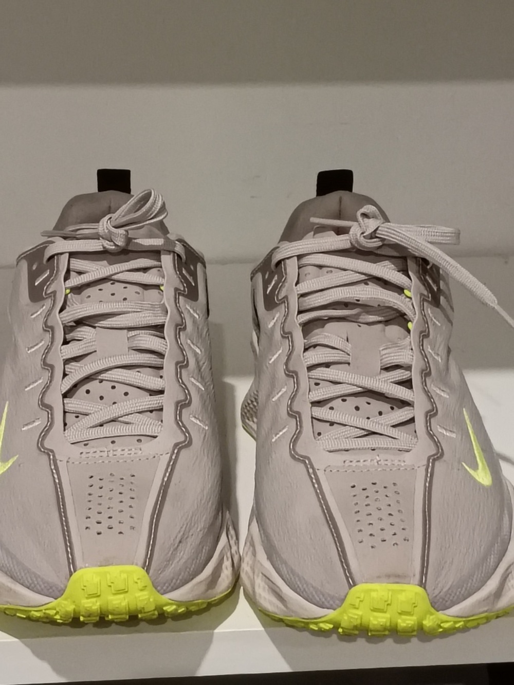 Nike Sneakers (Ava Rover Premium)